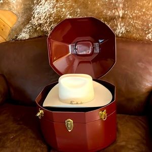 Resistol “self-conforming”, silverbelly hat and double hat carrying case!